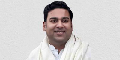 অস্ত্র জমা না দেওয়ায় শেখ হাসিনার ভাইয়ের ছেলের বিরুদ্ধে গ্রেপ্তারি পরোয়ানা