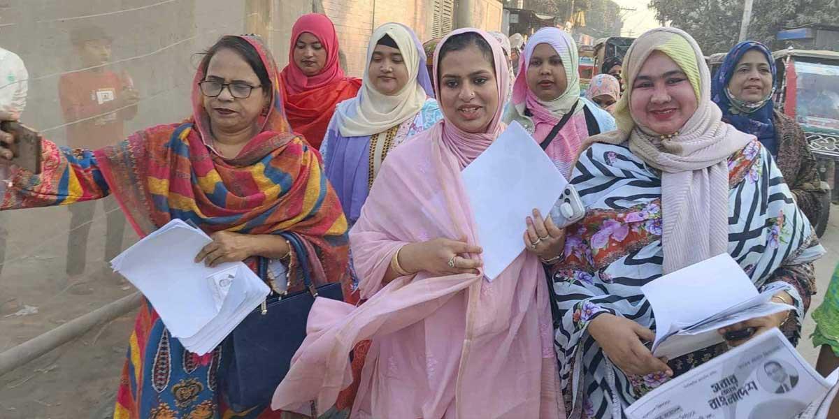 দাউদকান্দিতে ধানের শীষের প্রচারণায় ড. মোশাররফ হোসেনের পুত্রবধূ সাইফা ইসলাম