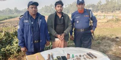 জামালপুরে যৌথ বাহিনীর অভিযানে অস্ত্রসহ যুবক আটক