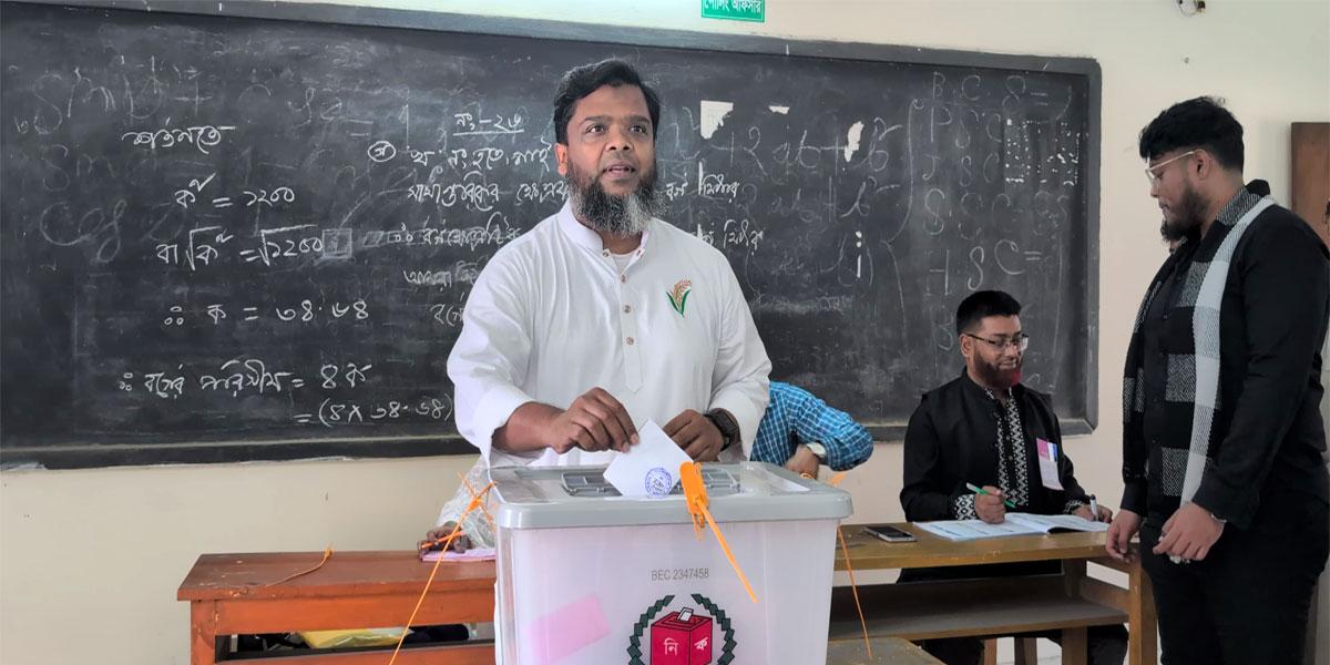 ঢাকা-৪ আসন: ভোট দিলেন তানভীর আহমেদ রবিন