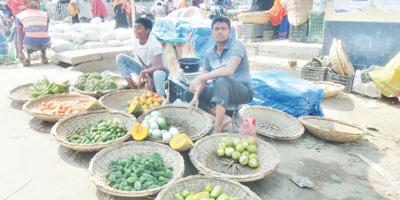পাইকারি ও খুচরা বাজারে ঊর্ধ্বমুখী নিত্যপণ্যের দাম
