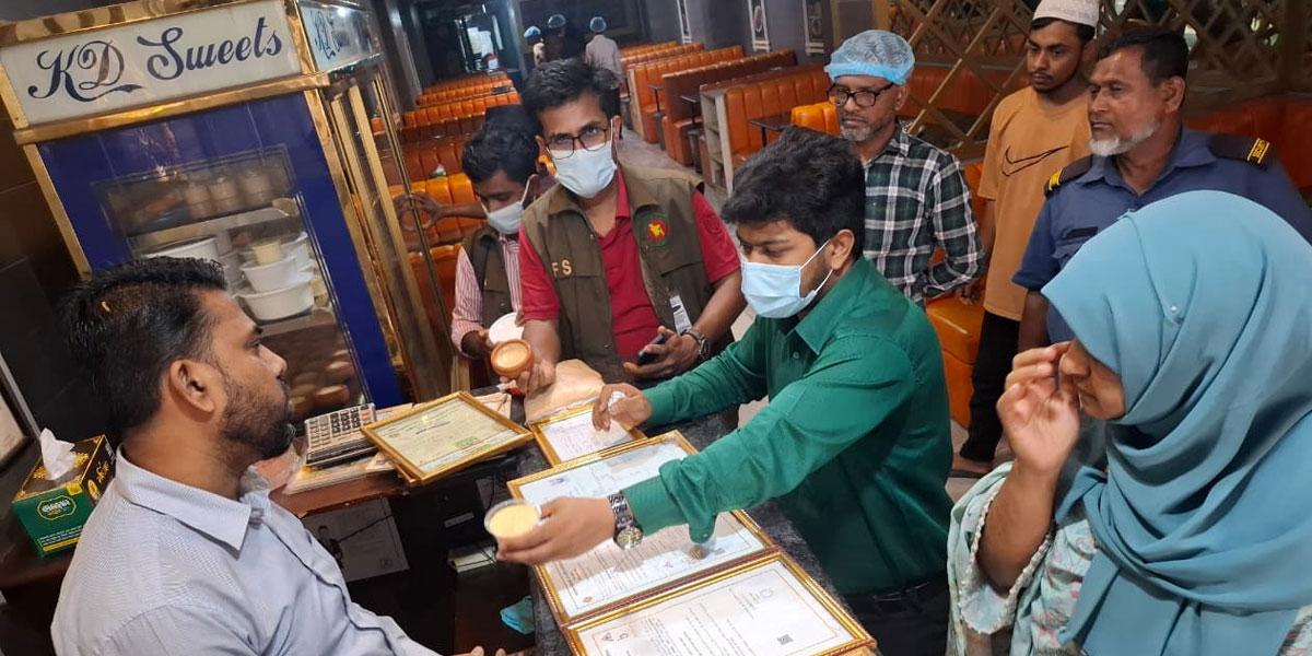 চট্টগ্রামে অস্বাস্থ্যকর পরিবেশের দায়ে কাচ্চি ডাইনকে ৩ লাখ টাকা জরিমানা