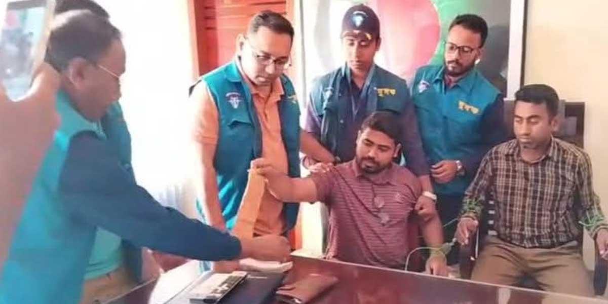 ঘুষের টাকাসহ পিআইও কর্মকর্তা দুদকের হাতে আটক