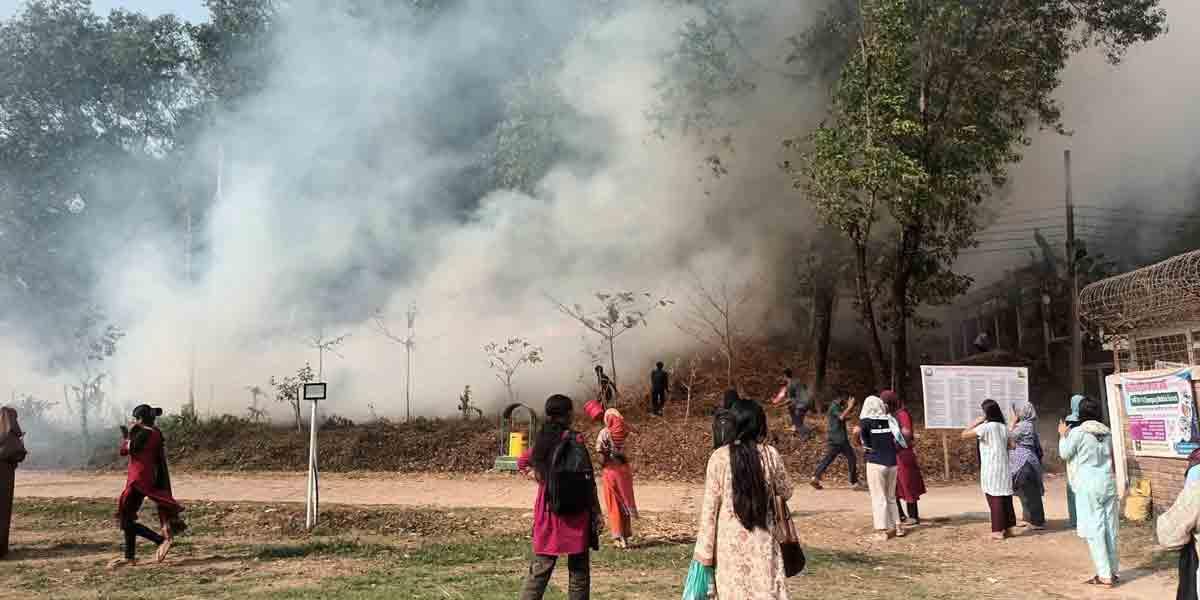 শাবিপ্রবির টিলায় আগুন নিভাতে গিয়ে আহত অনেকে