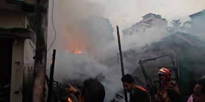 বান্দরবানে অগ্নিকাণ্ডে রেস্তোরাঁসহ ৭ বাড়ি পুড়ে ছাই