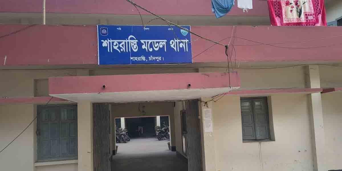 কন্যাকে ধর্ষণের অভিযোগে বাড়িতে তালা দিল বিক্ষুব্ধ জনতা