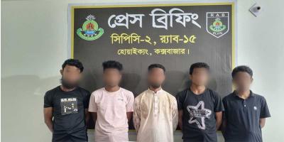 উখিয়ায় অস্ত্র ও গোলাবারুদসহ পাঁচ রোহিঙ্গা আটক