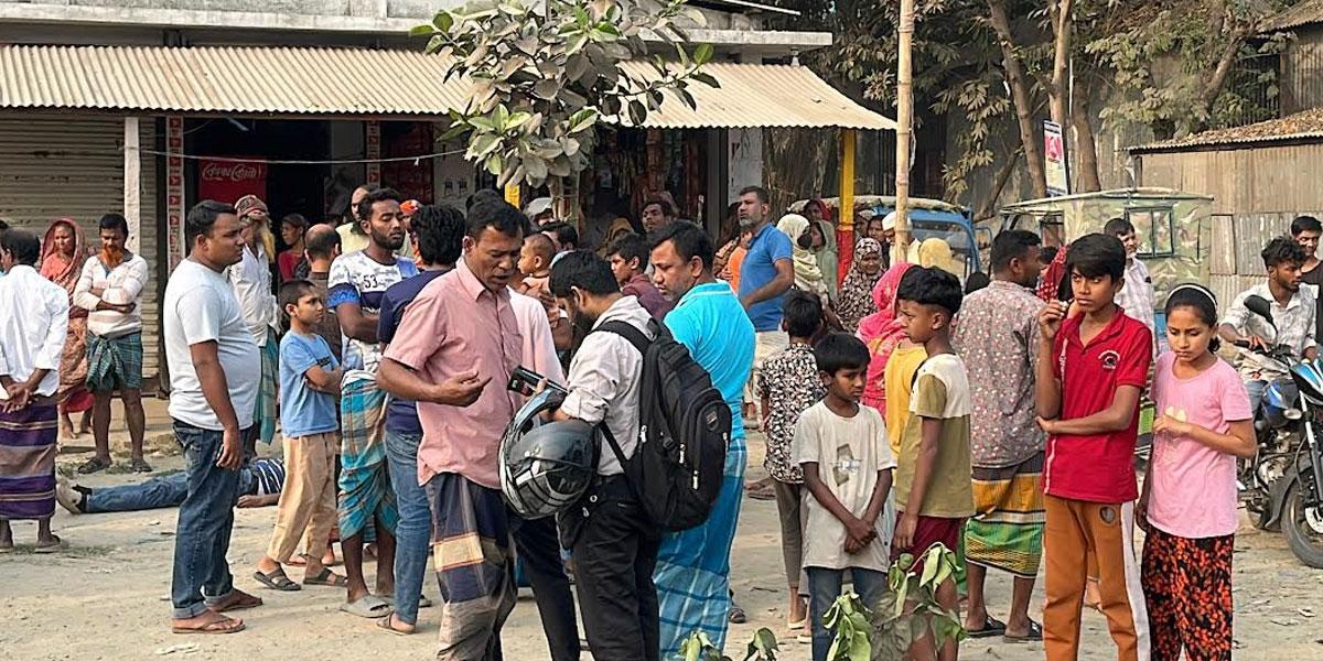 ধামরাইয়ে কাভার্ডভ্যানের চাপায় পুলিশ সদস্যসহ নিহত ২