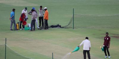 লাল ও কালো মাটিতে তৈরি হচ্ছে পিচ