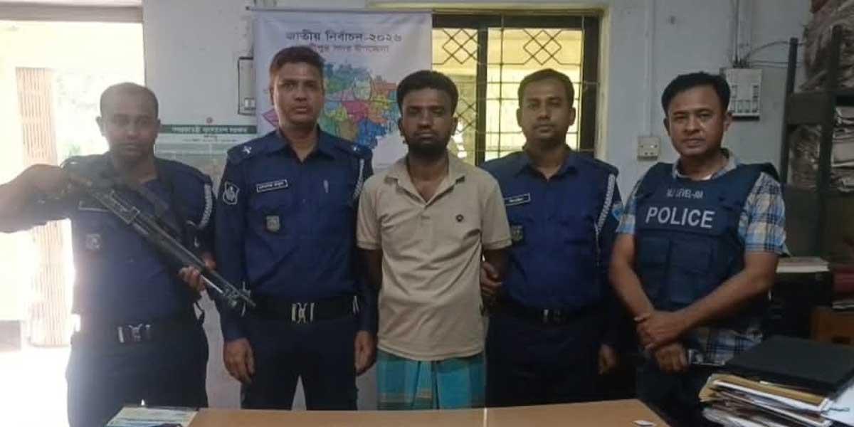 লক্ষ্মীপুরে অস্ত্র ও গুলিসহ সন্ত্রাসী বাহিনী প্রধান গ্রেপ্তার
