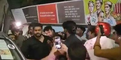 কেন্দ্রিয় শহিদ মিনারের সামনে প্রকাশ্যে যুবককে গুলি