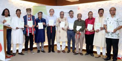 প্রতিকূল সময়েও সত্য কথা বলে খবরের কাগজ