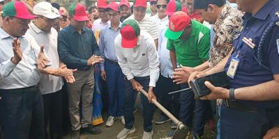 লালমনিরহাটে বড়ুয়া খাল পুনঃখনন কর্মসূচির উদ্বোধন করলেন ত্রাণ মন্ত্রী দুলু