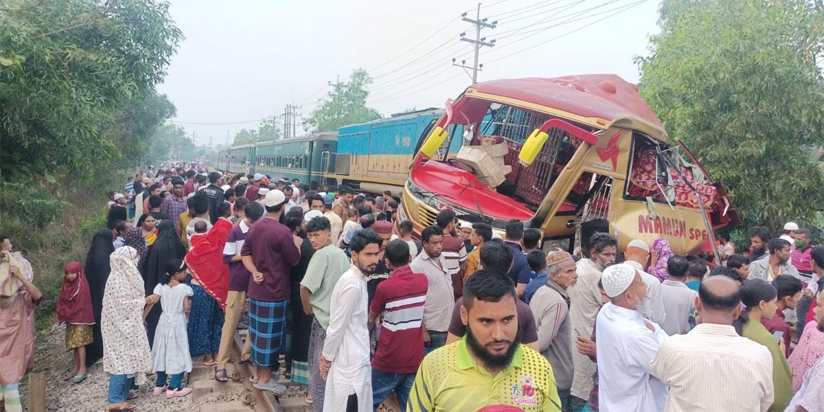 কুমিল্লায় ট্রেন-বাস দুর্ঘটনায় নিহতদের পরিচয় শনাক্ত