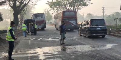 ফেনীতে বাস-অ্যাম্বুলেন্স-মোটরসাইকেল সংঘর্ষ, নিহত ৩