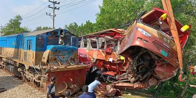 কুমিল্লায় বাস-ট্রেন সংঘর্ষ: দুই গেটম্যান বরখাস্ত, তদন্ত কমিটি গঠন