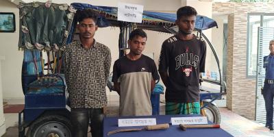 ইজিবাইক ছিনতাই করতে বন্ধুকে গলাকেটে হত্যা, গ্রেপ্তার ৩