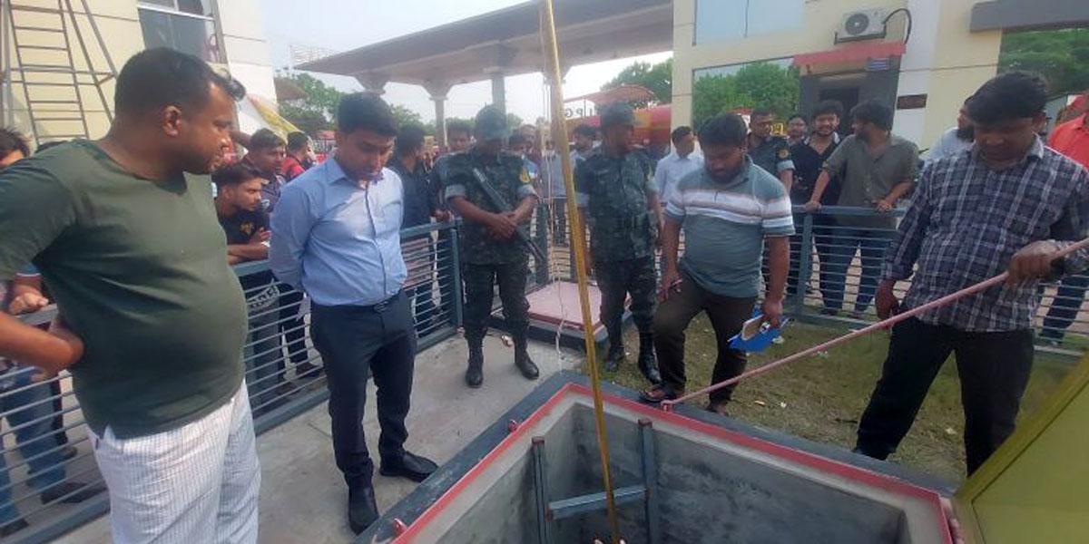 ফরিদপুরে ‘তেল নাই’ লেখা ২ পাম্পে মিললো ৫৪ হাজার লিটার তেল