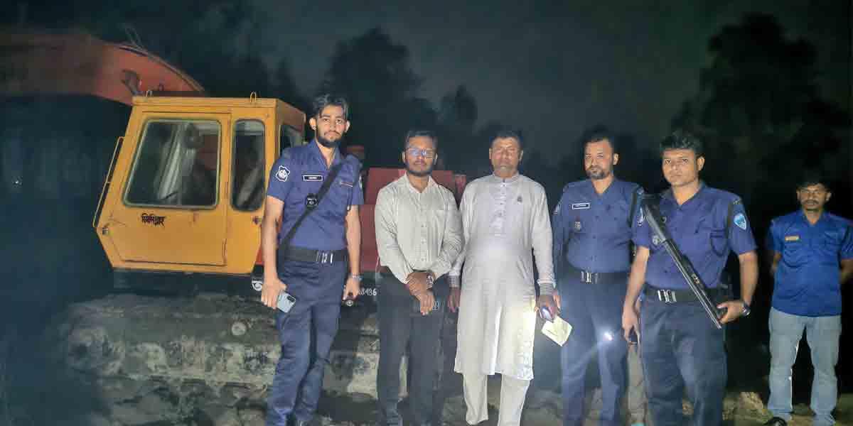 বাঁশখালীতে প্রেসিডেন্ট জিয়ার খনন করা খাল ভরাটের সময় আওয়ামী লীগ নেতা আটক