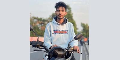 সড়ক দুর্ঘটনায় প্রাণ গেল ছেলের, বাবা গুরুতর আহত