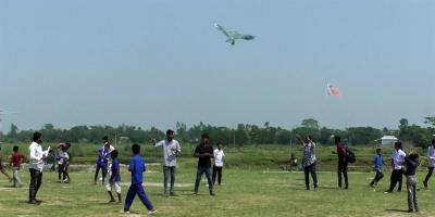 গোপালগঞ্জে নীল আকাশে ঘুড়ি উৎসব
