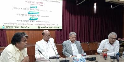 সাহিত্যে নতুন ও ভিন্নধারার লেখকদের সামনে আনতে হবে: মোস্তফা কামাল
