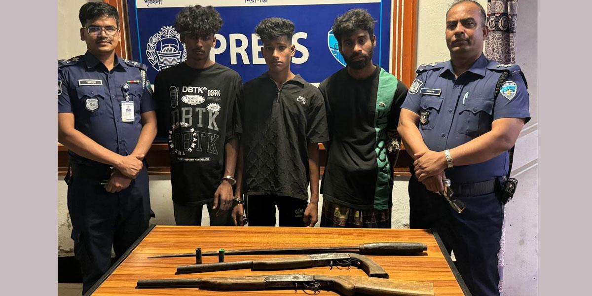 সাতকানিয়ায় ডাকাতির প্রস্তুতিকালে অস্ত্র-গুলিসহ গ্রেপ্তার ৩
