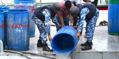 চট্টগ্রামে ৬ কোটি টাকা মূল্যের অবৈধ চিংড়ি রেণু  অবমুক্ত