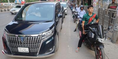 দাম বাড়লেও তেল পেতে সীমাহীন ভোগান্তি