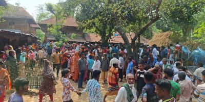 নিয়ামতপুরে একই পরিবারের ৪ জনকে গলাকেটে হত্যা