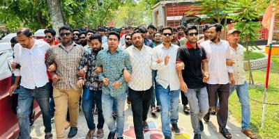 রাজশাহী কলেজে ছাত্রশিবিরের বিরুদ্ধে ছাত্রদলের বিক্ষোভ মিছিল