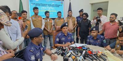 নওগাঁয় চারজনকে গলাকেটে হত্যার রহস্য উদঘাটন