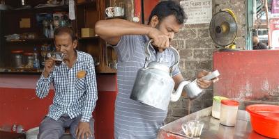 রাজবাড়ীতে খাবার হোটেলে লোডশেডিংয়ের আঁচ