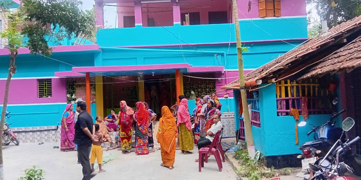 গহনা ছিনিয়ে নিতে নারীকে নৃশংসভাবে হত্যা, মামলা করতে থানায় ছেলে