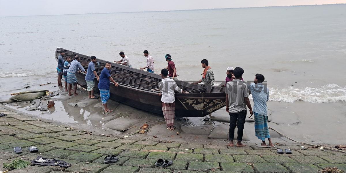 নিষেধাজ্ঞা শেষ রাতে: মেঘনা পাড়ের জেলেদের মাছ ধরার প্রস্তুতি