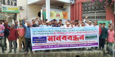 কর্ণফুলী থেকে অবৈধ বালি উত্তোলন বন্ধের দাবিতে মানববন্ধন