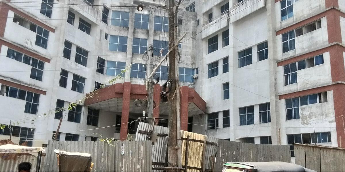 লক্ষ্মীপুর সদর হাসপাতাল: দেড় বছরের কাজ হয়নি ৮ বছরেও