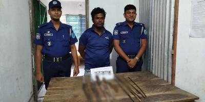 সোনারগাঁওয়ে দেশীয় অস্ত্রসহ ডাকাত গ্রেপ্তার
