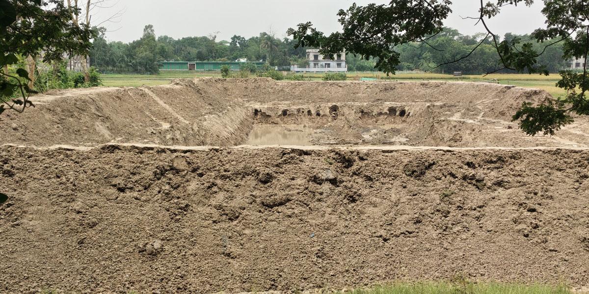 ব্রাহ্মণবাড়িয়ায় সরকারি খাল ও কৃষিজমি ভরাট