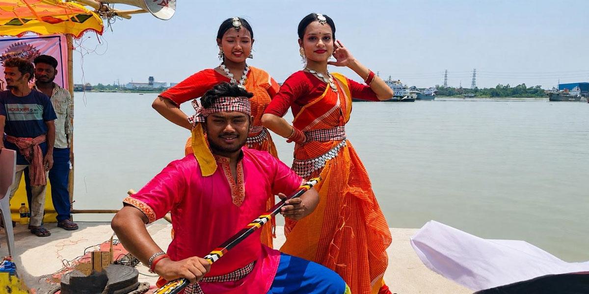দখল-দূষণ রোধে ‌ ‘বিনি সুতার মালা’