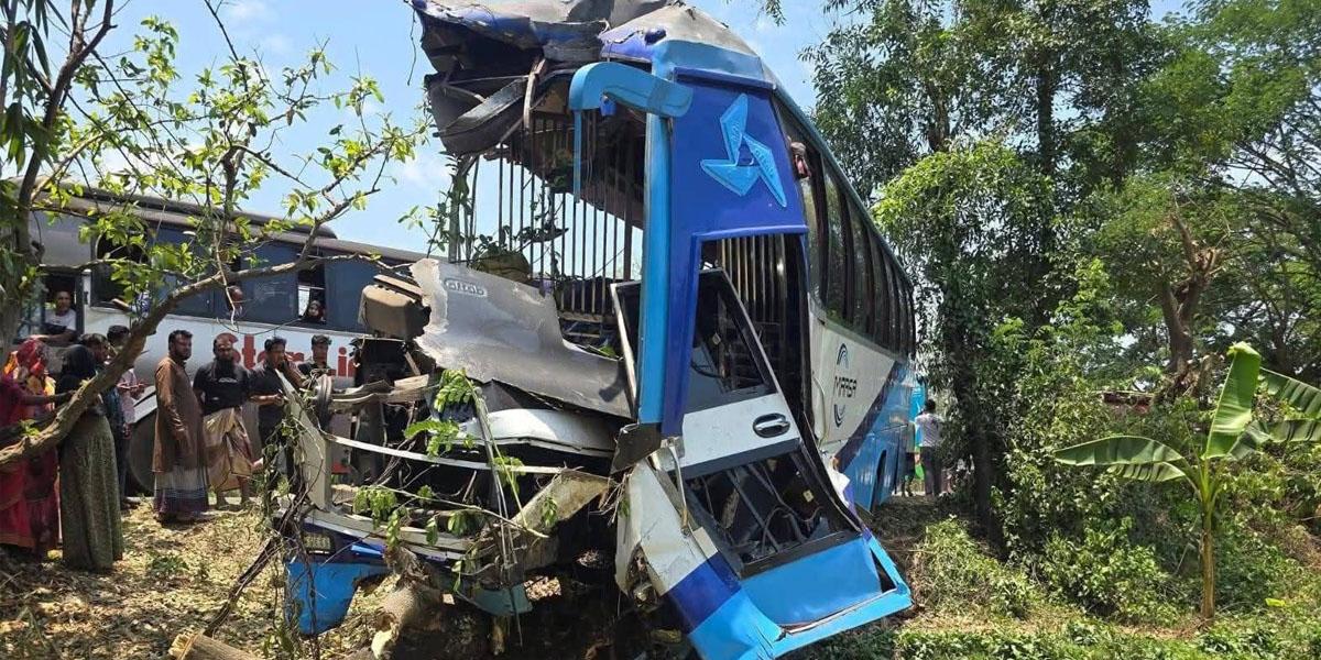 লোহাগাড়ায় দুই বাসের মুখোমুখি সংঘর্ষে নিহতদের পরিচয় শনাক্ত