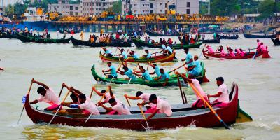 কর্ণফুলী নদী রক্ষায় সাম্পান বাইচ প্রতিযোগিতা