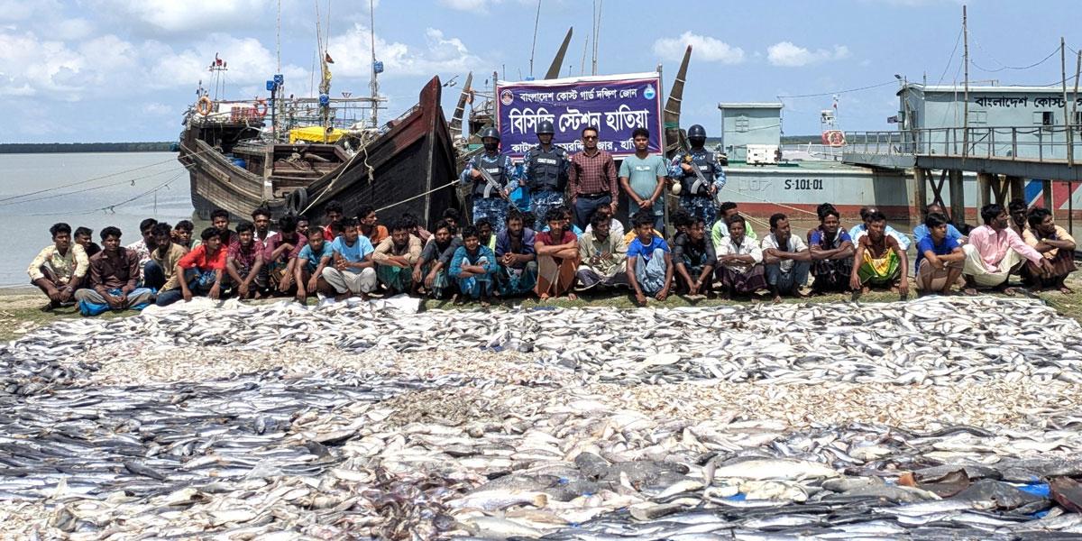 হাতিয়ায় ৫৮ দিনের নিষেধাজ্ঞা অমান্য, ৪৫ জেলে আটক