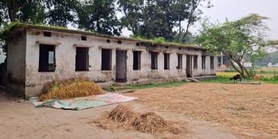 শেরপুরে পরিত্যক্ত কোয়ার্টারে বসে মাদকের আড্ডা
