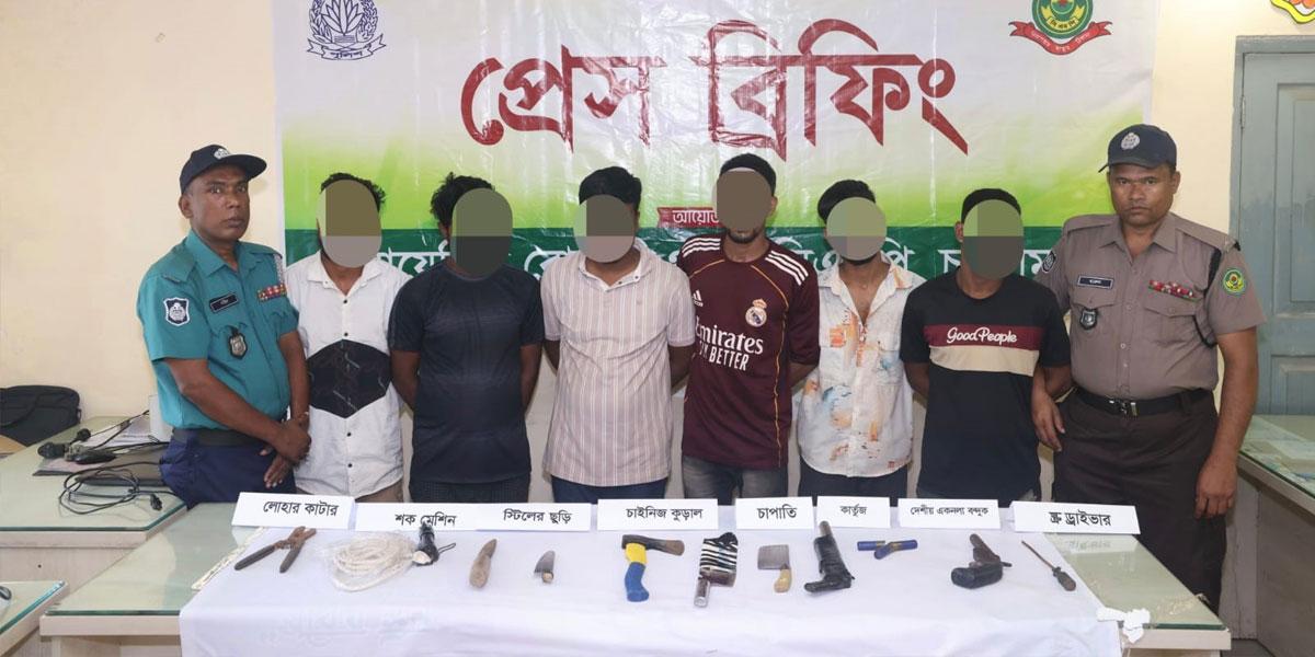 চট্টগ্রামে অস্ত্রসহ ডাকাতদলের ১১ সদস্য গ্রেপ্তার