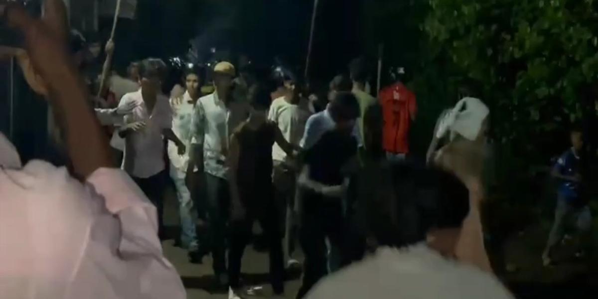 সরাইলে মাইক্রোবাসের হর্ণ বাজানো নিয়ে সংঘর্ষ, আহত ৫
