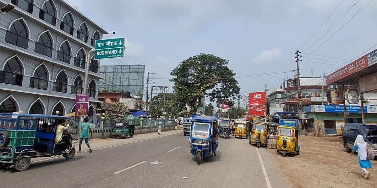 চাঁদপুর-কুমিল্লা রুটে বাস চলাচল বন্ধ