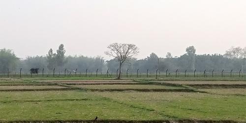 পাটগ্রাম সীমান্তে ভারতীয় চোরাকারবারীদের লক্ষ্য করে বিজিবির গুলি