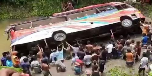খোকসায় বাস-ট্রাক সংঘর্ষে নিহত ৪