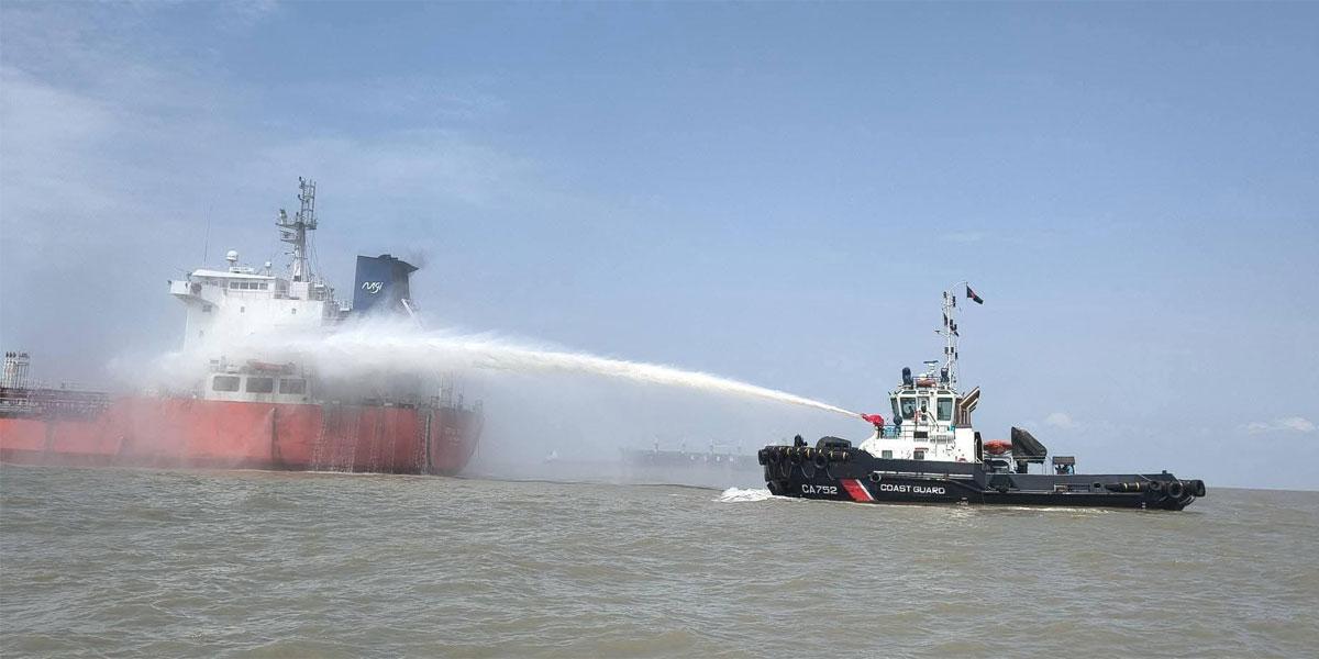চট্টগ্রাম বন্দরে তেলবাহী জাহাজের আগুন নিয়ন্ত্রণে